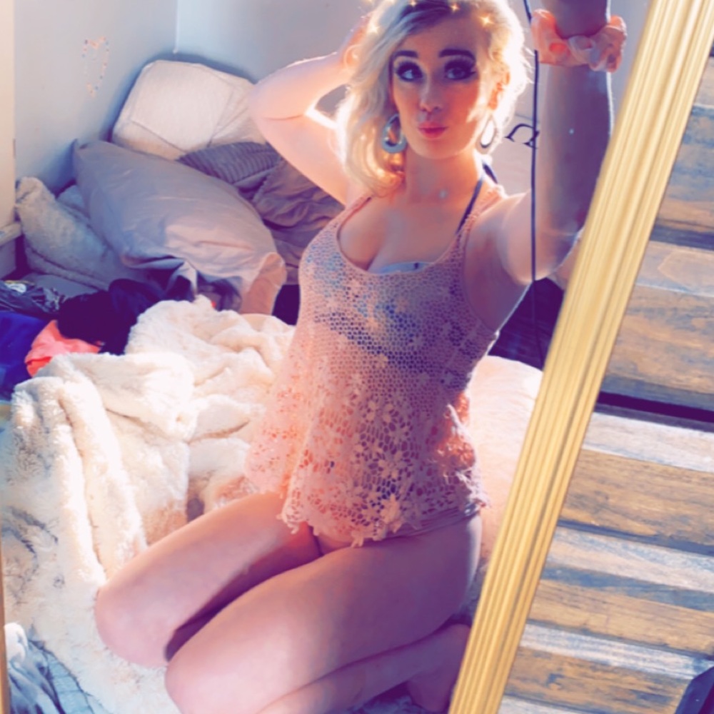 Bikini - Picture 4 of 4